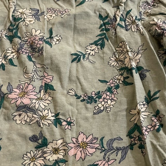 Bailey Lane Floral Top with Ruffle Details Size 6-7 - Picture 3 of 4